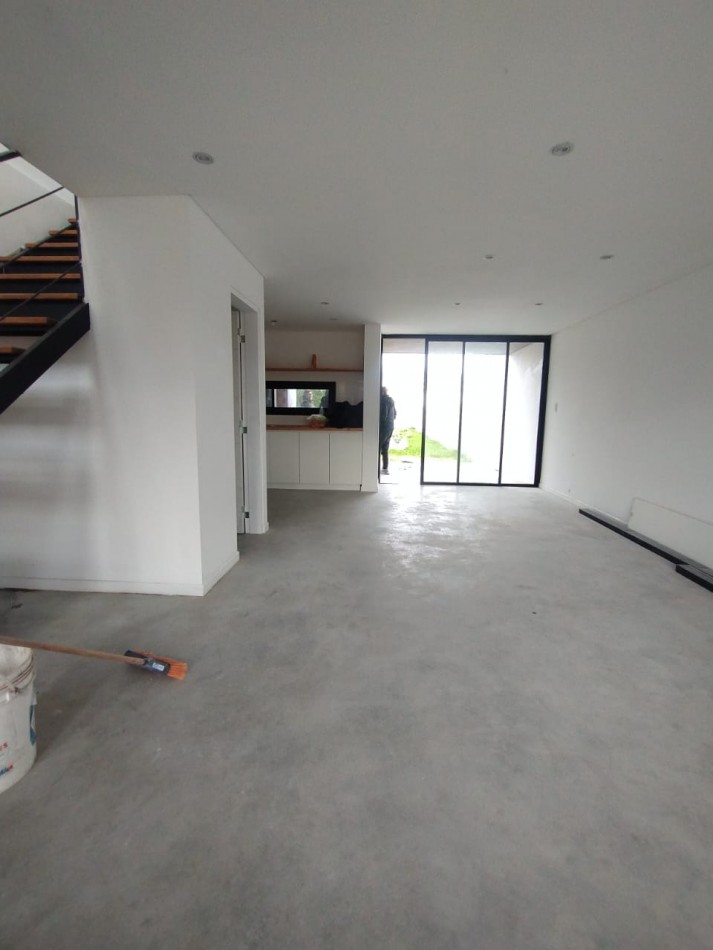 VENTA DE DUPLEX  !!!!! ACTUALIZADO PRECIO DE ESTE  HERMOSOS DUPLEX, A POCAS  CUADRAS DEL MAR,  ZONA SUR DE MDP, 3 COMODOS AMBIENTES, DISENO MODERNO, VELO !!!