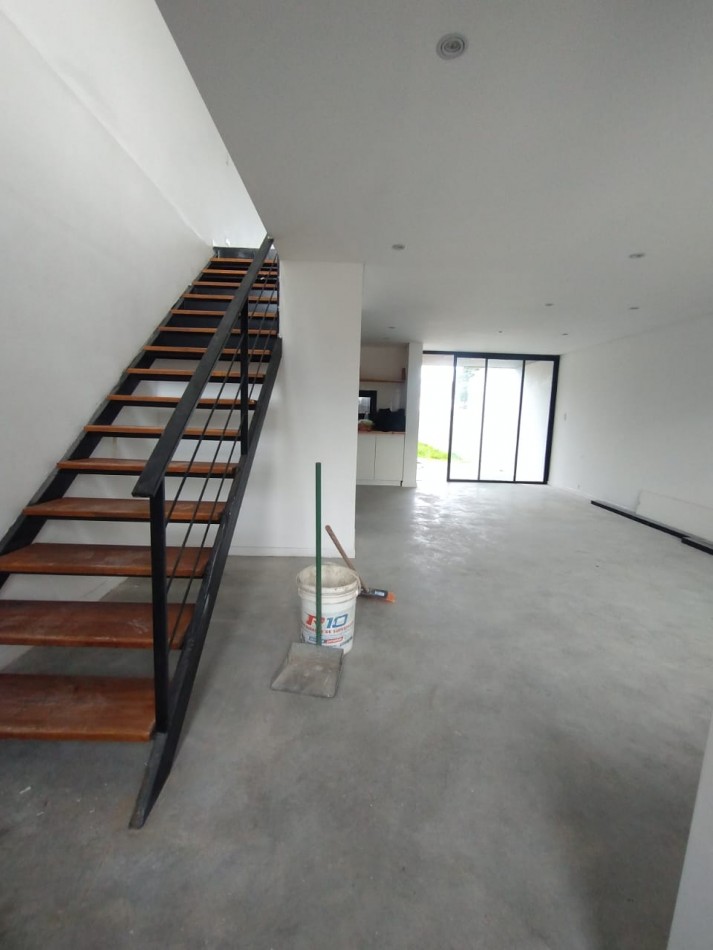 VENTA DE DUPLEX  !!!!! ACTUALIZADO PRECIO DE ESTE  HERMOSOS DUPLEX, A POCAS  CUADRAS DEL MAR,  ZONA SUR DE MDP, 3 COMODOS AMBIENTES, DISENO MODERNO, VELO !!!