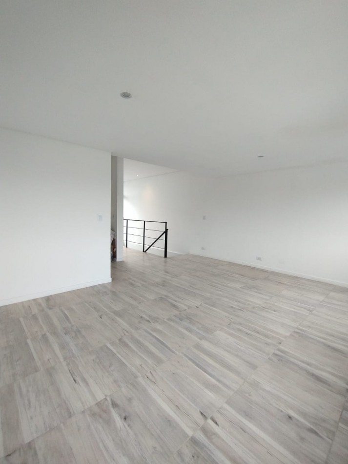 VENTA DE DUPLEX  !!!!! ACTUALIZADO PRECIO DE ESTE  HERMOSOS DUPLEX, A POCAS  CUADRAS DEL MAR,  ZONA SUR DE MDP, 3 COMODOS AMBIENTES, DISENO MODERNO, VELO !!!