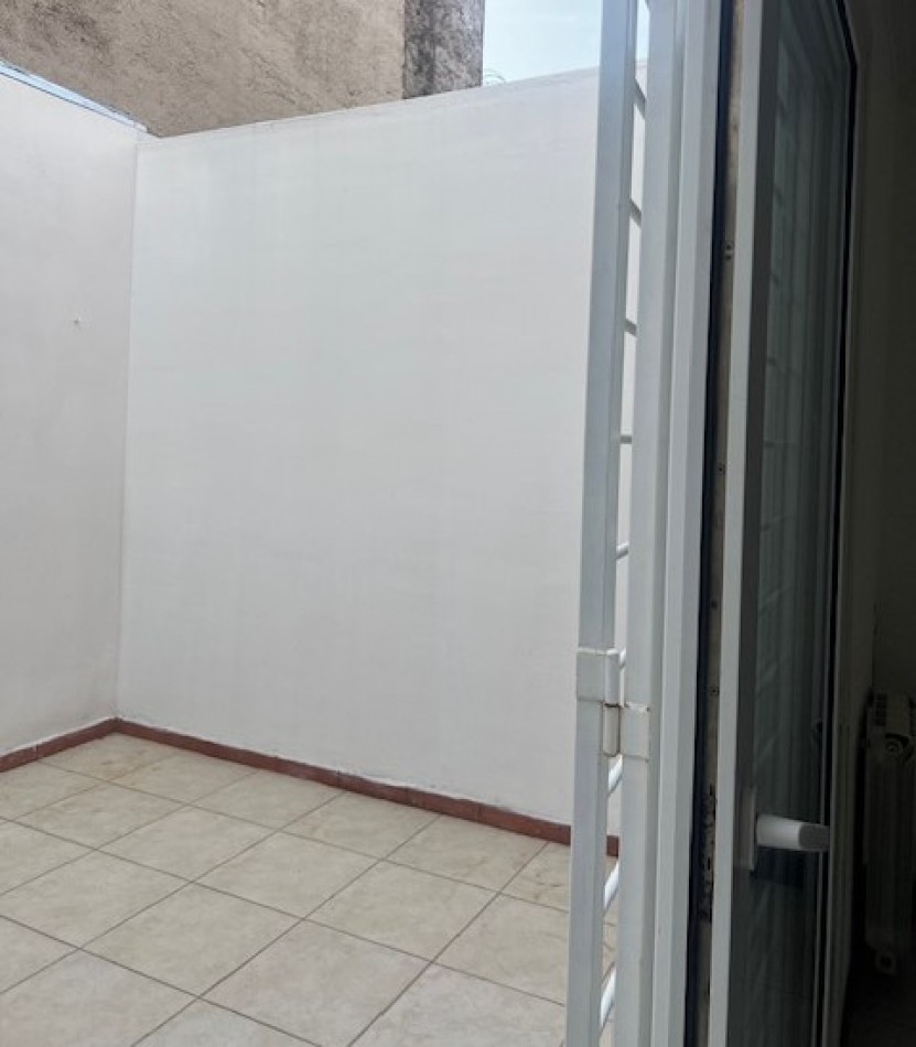 HERMOSO DUPLEX EN ALQUILER POR 24 MESES EN MAR DEL PLATA. 3 AMB. ENTRADA DE AUTO , PATIO Y BALCON 