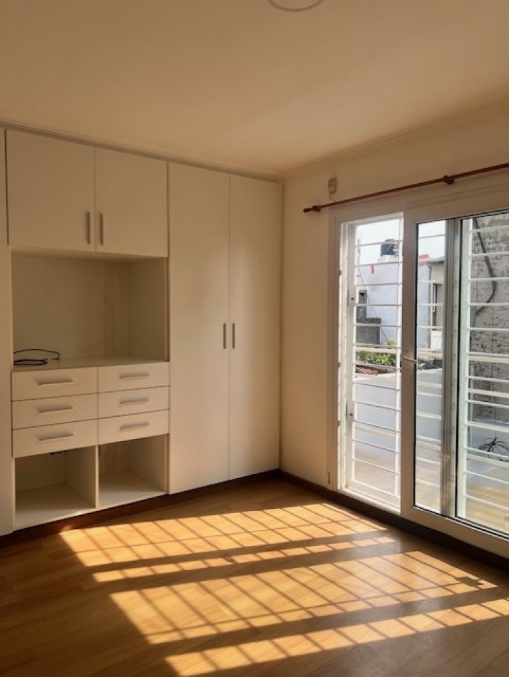 HERMOSO DUPLEX EN ALQUILER POR 24 MESES EN MAR DEL PLATA. 3 AMB. ENTRADA DE AUTO , PATIO Y BALCON 