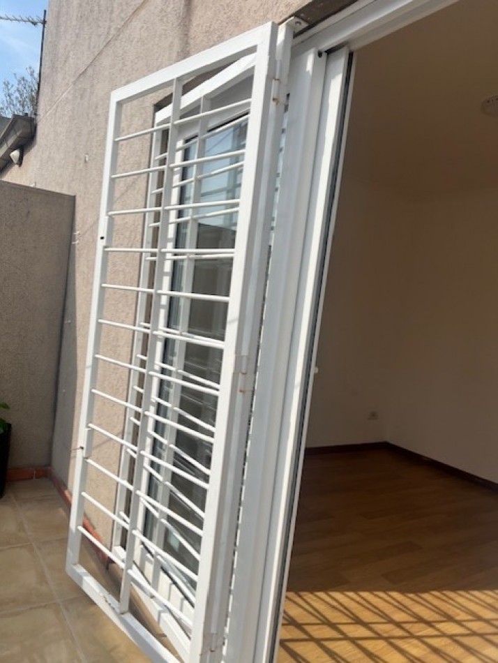 HERMOSO DUPLEX EN ALQUILER POR 24 MESES EN MAR DEL PLATA. 3 AMB. ENTRADA DE AUTO , PATIO Y BALCON 