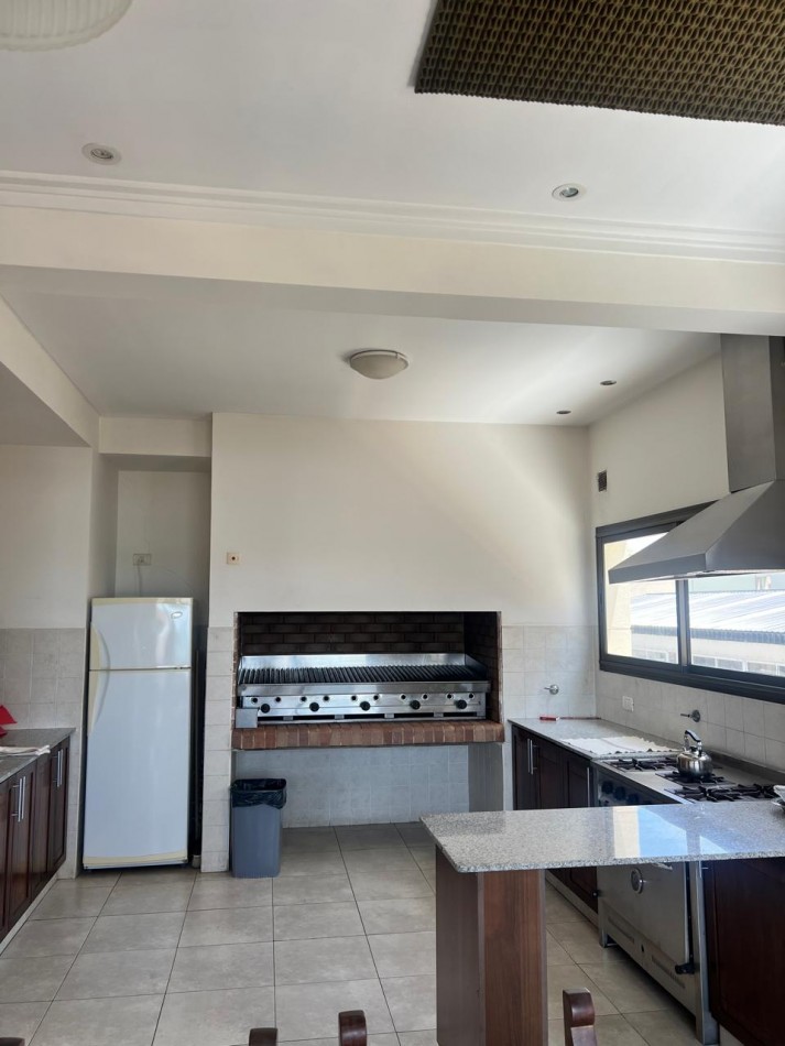 ALQUILER 24 MESES, MDP, IMPACTANTE PISO DE 3 AMB. LIVING COMEDOR, COCINA COMEDOR, LAVADERO , BALCONES, DOS COCHERAS, VISTA PLENA AL MAR  DESDE TODOS LOS AMBIENTES, UNICO !!!!