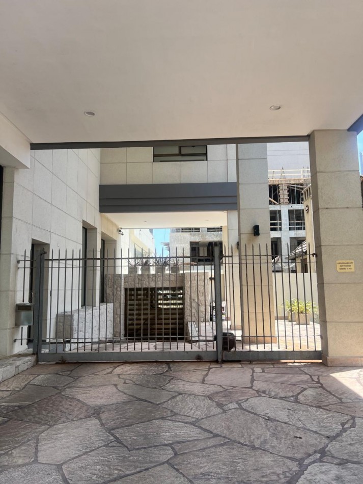 ALQUILER 24 MESES, MDP, IMPACTANTE PISO DE 3 AMB. LIVING COMEDOR, COCINA COMEDOR, LAVADERO , BALCONES, DOS COCHERAS, VISTA PLENA AL MAR  DESDE TODOS LOS AMBIENTES, UNICO !!!!