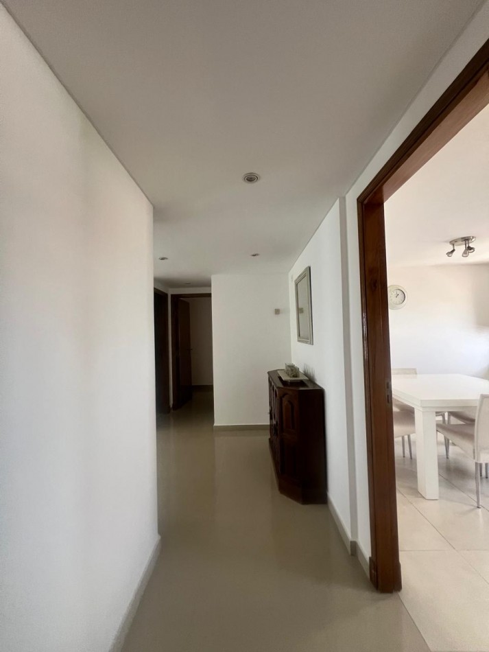 ALQUILER 24 MESES, MDP, IMPACTANTE PISO DE 3 AMB. LIVING COMEDOR, COCINA COMEDOR, LAVADERO , BALCONES, DOS COCHERAS, VISTA PLENA AL MAR  DESDE TODOS LOS AMBIENTES, UNICO !!!!