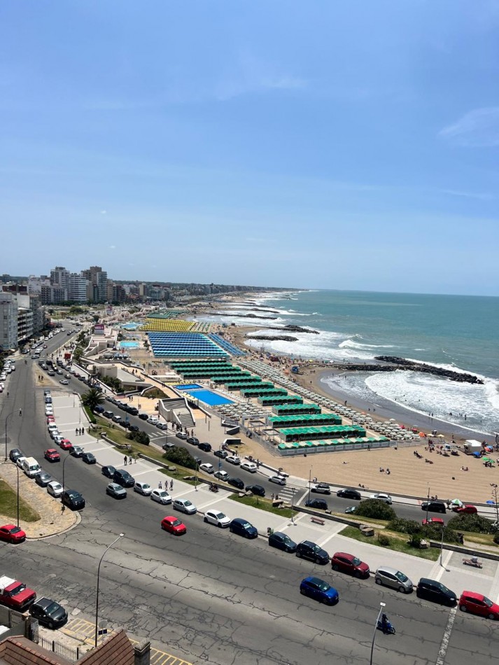 ALQUILER 24 MESES, MDP, IMPACTANTE PISO DE 3 AMB. LIVING COMEDOR, COCINA COMEDOR, LAVADERO , BALCONES, DOS COCHERAS, VISTA PLENA AL MAR  DESDE TODOS LOS AMBIENTES, UNICO !!!!