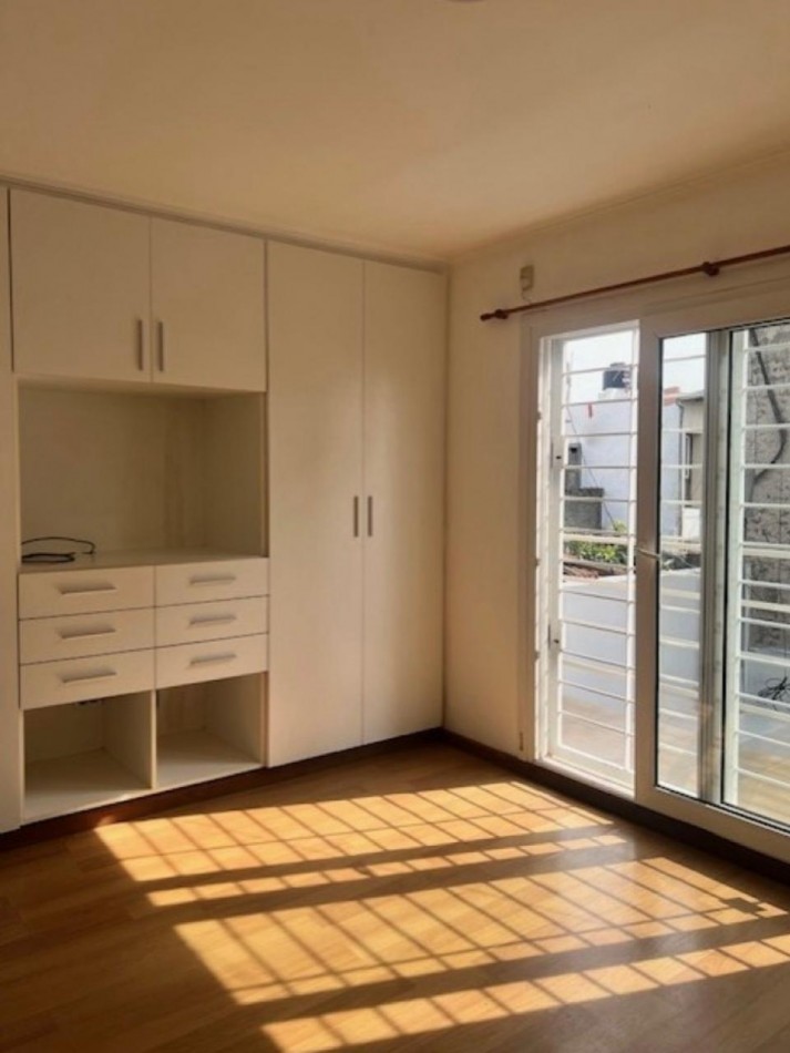 HERMOSO DUPLEX EN ALQUILER POR 24 MESES EN MAR DEL PLATA. 3 AMB. ENTRADA DE AUTO , PATIO Y BALCON 
