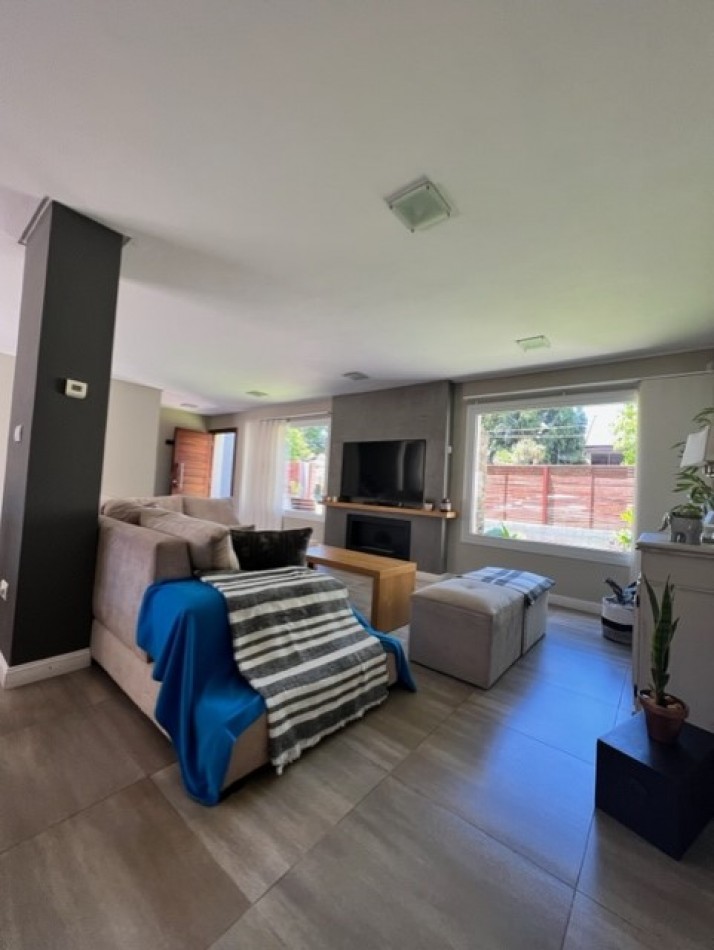 VENTA MAR DEL PLATA, PARQUE LURO !!!!! CASA CORTE MODERNO, MINIMALISTA, 4 AMB. GARAGE PARA 2 AUTOS , PARRILLA Y JARDIN