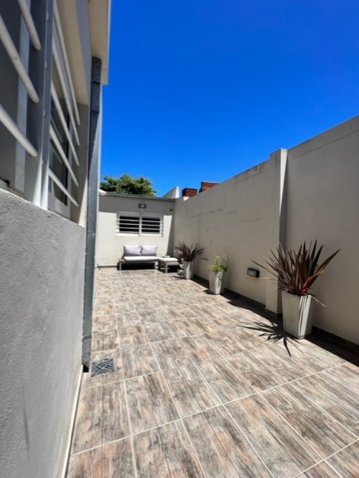 VENTA MAR DEL PLATA, PARQUE LURO !!!!! CASA CORTE MODERNO, MINIMALISTA, 4 AMB. GARAGE PARA 2 AUTOS , PARRILLA Y JARDIN