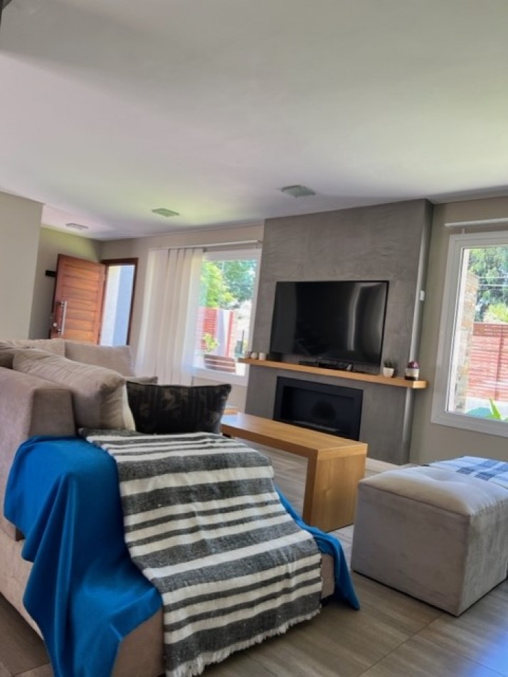 VENTA MAR DEL PLATA, PARQUE LURO !!!!! CASA CORTE MODERNO, MINIMALISTA, 4 AMB. GARAGE PARA 2 AUTOS , PARRILLA Y JARDIN