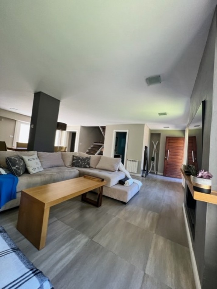 VENTA MAR DEL PLATA, PARQUE LURO !!!!! CASA CORTE MODERNO, MINIMALISTA, 4 AMB. GARAGE PARA 2 AUTOS , PARRILLA Y JARDIN
