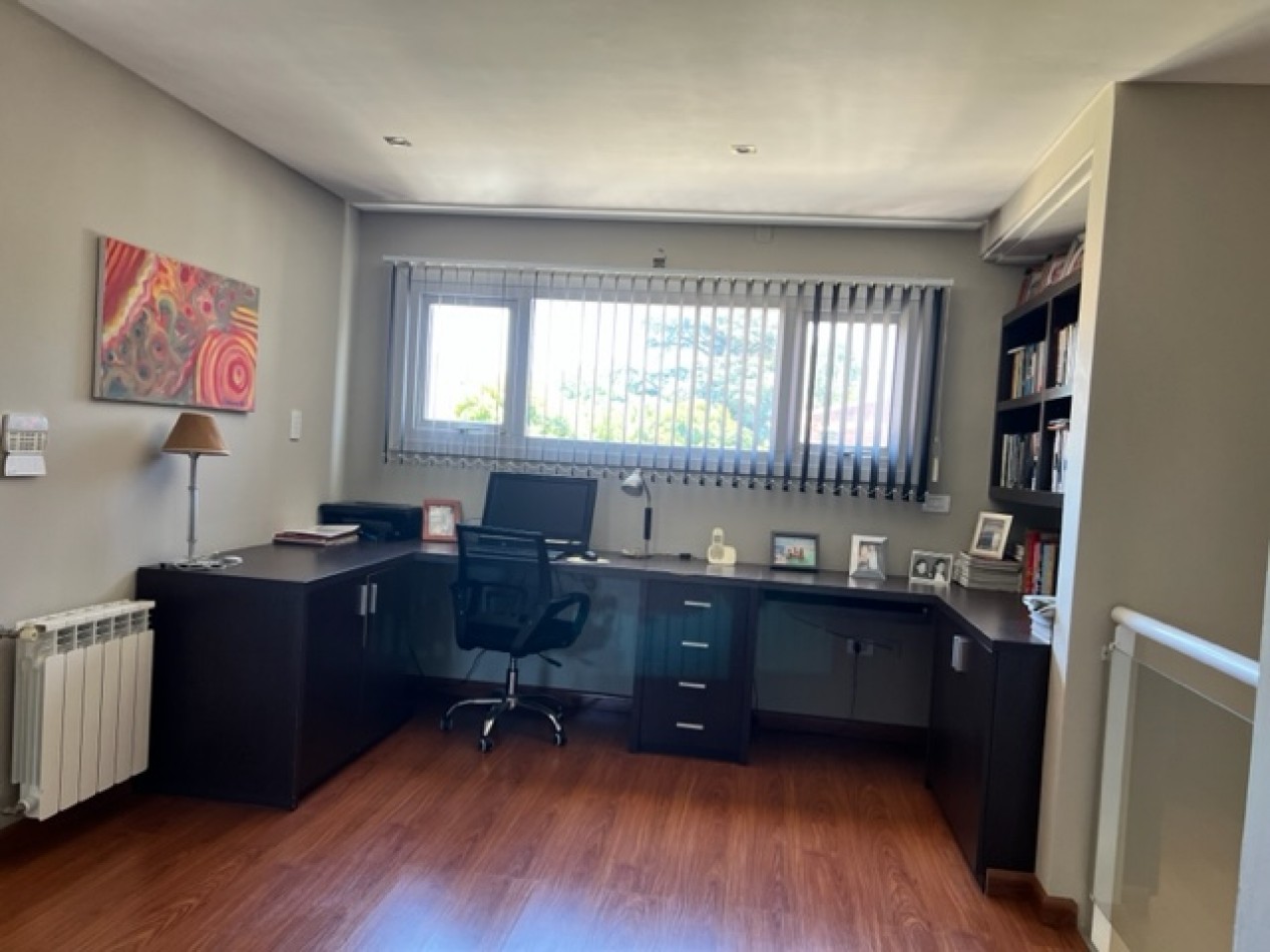 VENTA MAR DEL PLATA, PARQUE LURO !!!!! CASA CORTE MODERNO, MINIMALISTA, 4 AMB. GARAGE PARA 2 AUTOS , PARRILLA Y JARDIN
