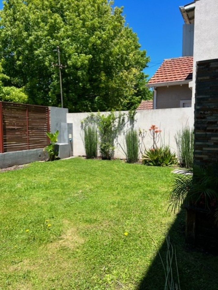 VENTA MAR DEL PLATA, PARQUE LURO !!!!! CASA CORTE MODERNO, MINIMALISTA, 4 AMB. GARAGE PARA 2 AUTOS , PARRILLA Y JARDIN