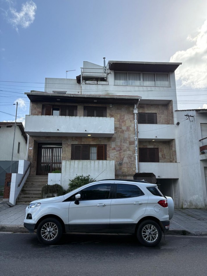 VENTA 2 Amb con cochera, en venta, zona PUNTA MOGOTES 