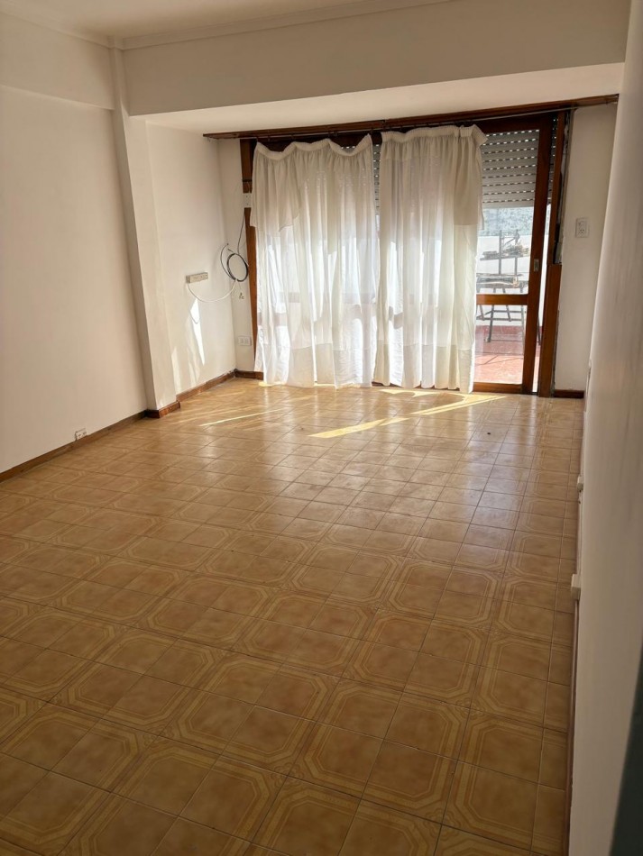 VENTA 2 Amb con cochera, en venta, zona PUNTA MOGOTES 