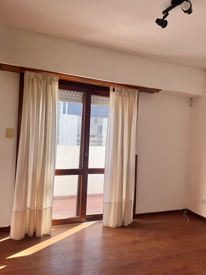 VENTA 2 Amb con cochera, en venta, zona PUNTA MOGOTES 