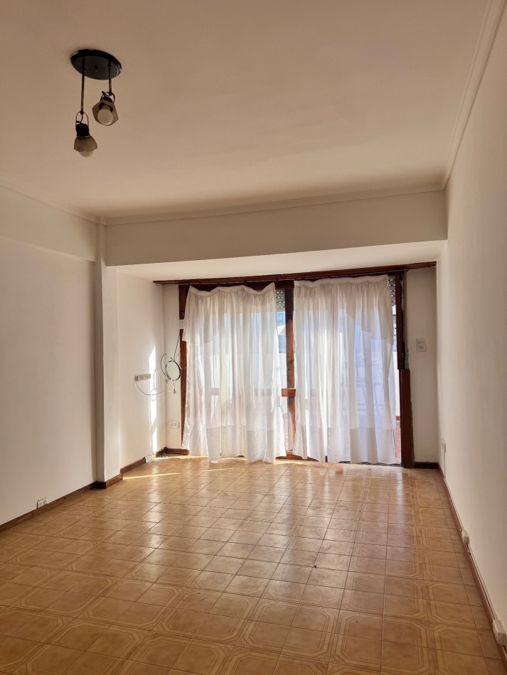 VENTA 2 Amb con cochera, en venta, zona PUNTA MOGOTES 