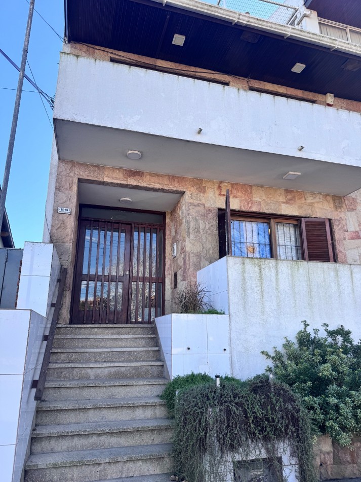 VENTA 2 Amb con cochera, en venta, zona PUNTA MOGOTES 