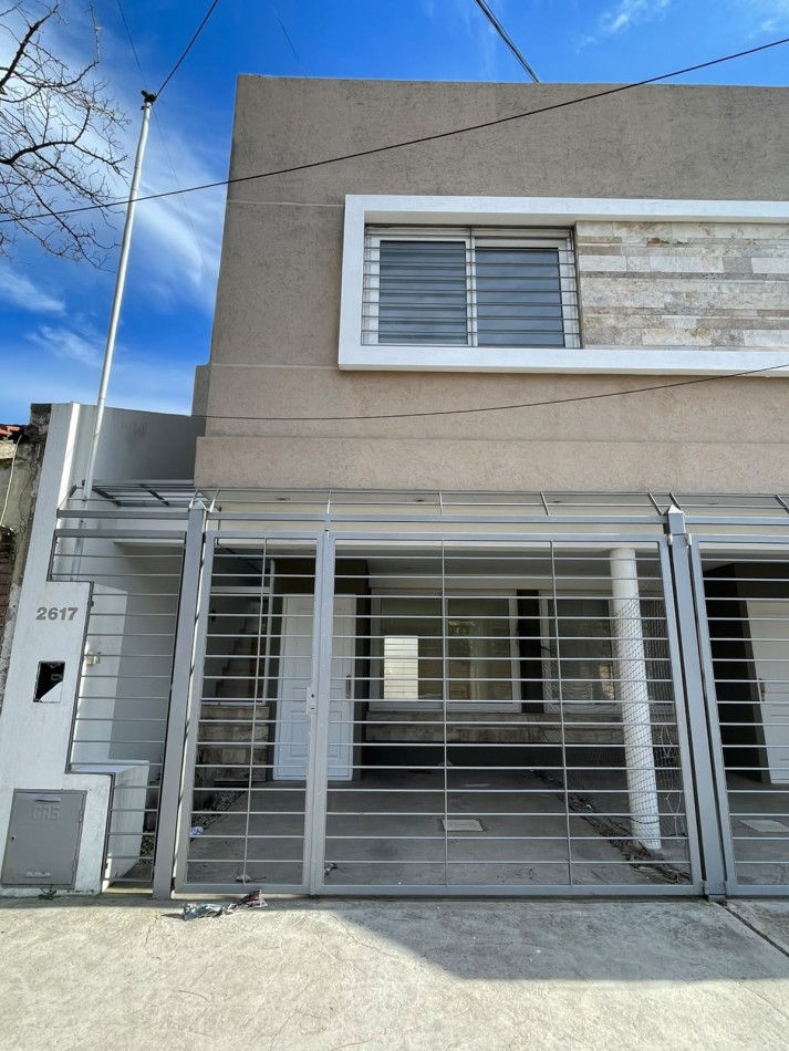 HERMOSO DUPLEX EN ALQUILER POR 24 MESES EN MAR DEL PLATA. 3 AMB. ENTRADA DE AUTO , PATIO Y BALCON 