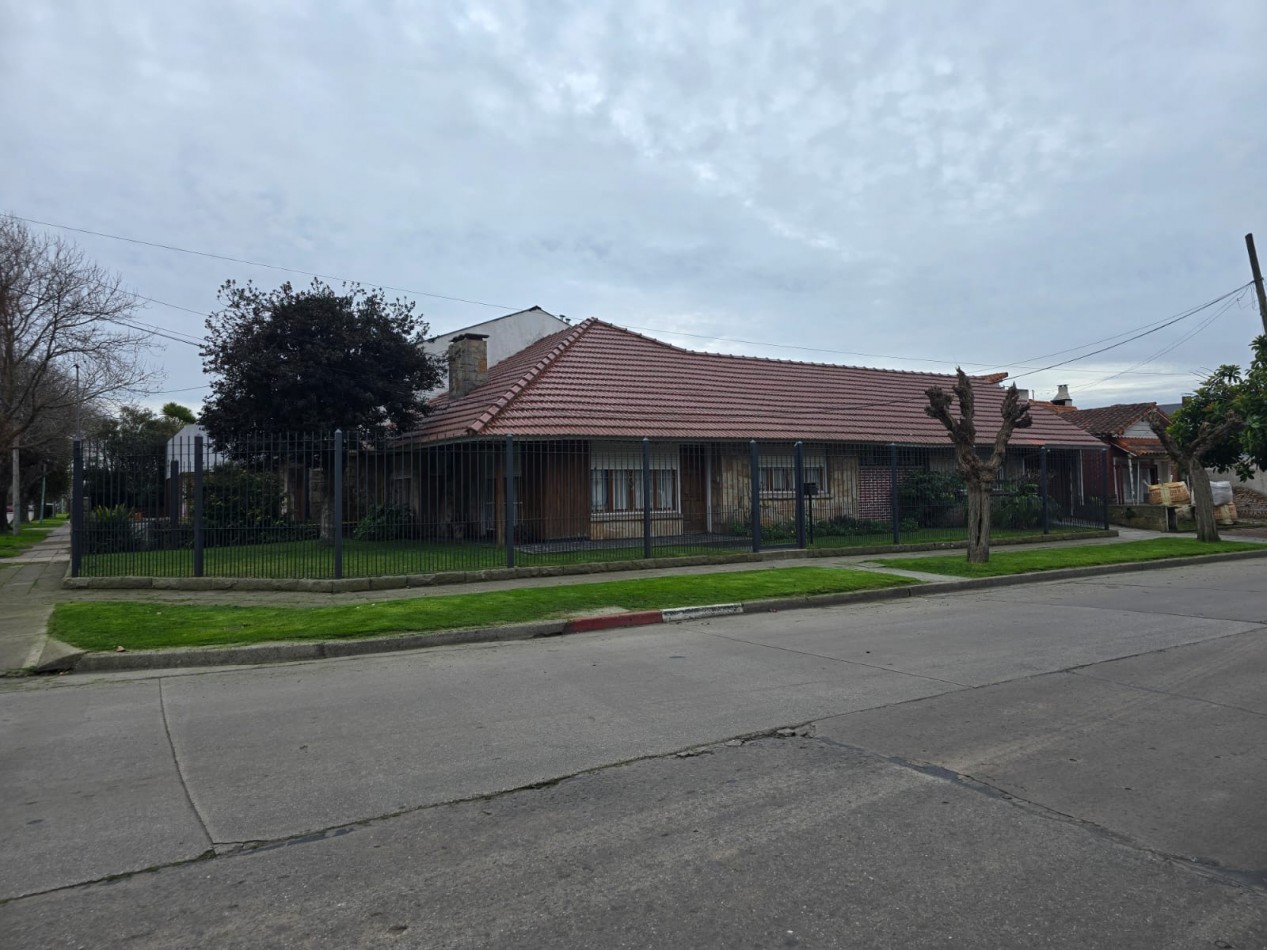 CHALET 4 AMB EN VENTA | PARQUE LURO | ESTADO ORIGINAL IMPECABLE