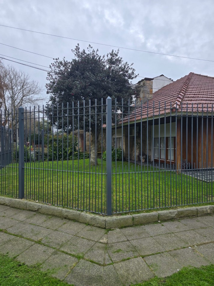 CHALET 4 AMB EN VENTA | PARQUE LURO | ESTADO ORIGINAL IMPECABLE
