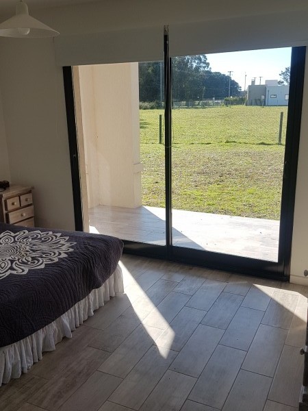 nuevo,  moderno, optimo,hemroso chalet de 4 ambientes, con garaje ,parque y galería