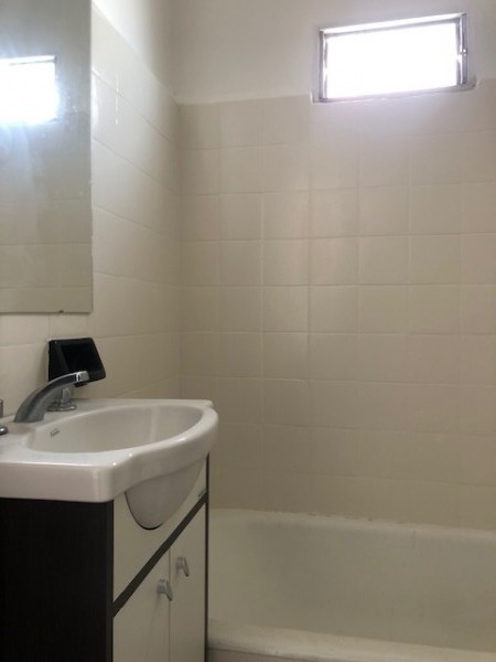 VENTA DPTO. CON RENTA !!!,  DPTO. 2 AMB. CON DEPENDENCIAS !!!!! AL FRENTE,  IMPEC. PZA. COLON. CON RENTA!