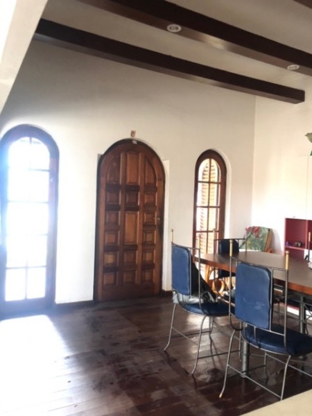 chalet playa grande, parque, garaje doble y departamento de entrada independiente.