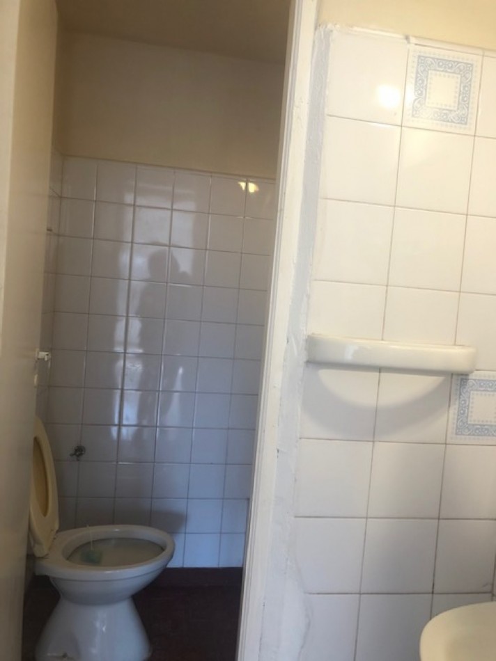 VENTA OFICINA EDIFICO TRADICIONAL ,  ZONA CENTRO CON SEGURIDAD PERMANENTE, VENTA URGENTE, SE VENDE CON RENTA