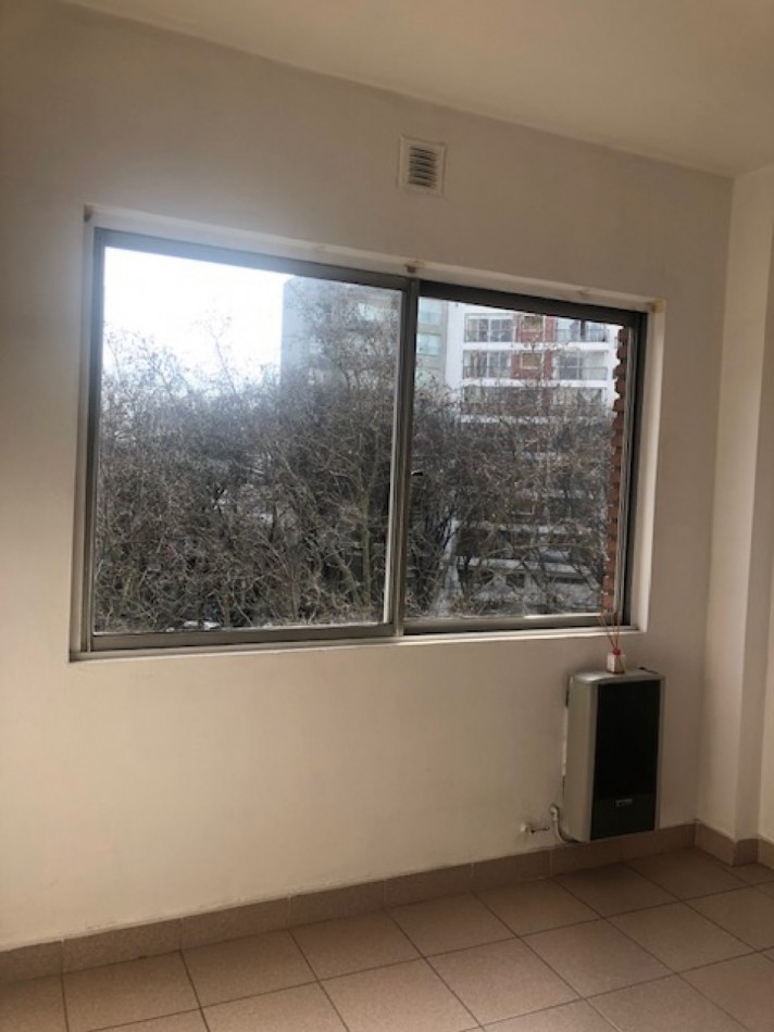 VENTA OFICINA EDIFICO TRADICIONAL ,  ZONA CENTRO CON SEGURIDAD PERMANENTE, VENTA URGENTE, SE VENDE CON RENTA