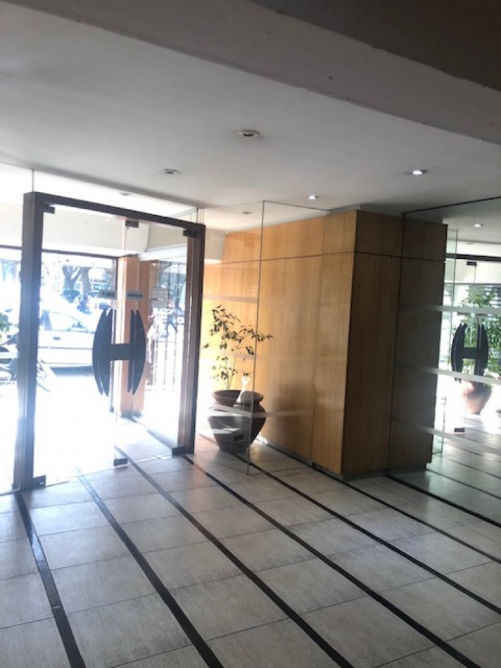 VENTA OFICINA EDIFICO TRADICIONAL ,  ZONA CENTRO CON SEGURIDAD PERMANENTE, VENTA URGENTE, SE VENDE CON RENTA