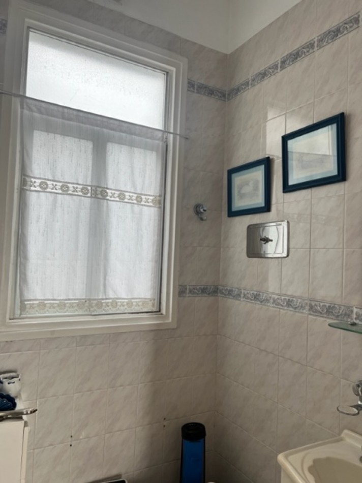 EVALUE, VEALO, BUSCA ESTILO ???  departamento AMPLISIMO,  señorial DE  3 amb con dependencia,  dormitorios al frente con balcon, microcentro, a un paso de  todo lo que necesite y del mar, EXCELENTE OPCION DE COMRPA !!!  