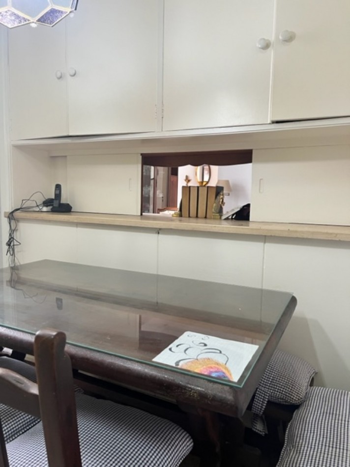 EVALUE, VEALO, BUSCA ESTILO ???  departamento AMPLISIMO,  señorial DE  3 amb con dependencia,  dormitorios al frente con balcon, microcentro, a un paso de  todo lo que necesite y del mar, EXCELENTE OPCION DE COMRPA !!!  