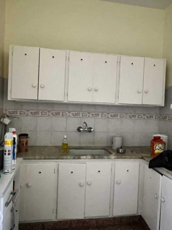 EVALUE, VEALO, BUSCA ESTILO ???  departamento AMPLISIMO,  señorial DE  3 amb con dependencia,  dormitorios al frente con balcon, microcentro, a un paso de  todo lo que necesite y del mar, EXCELENTE OPCION DE COMRPA !!!  