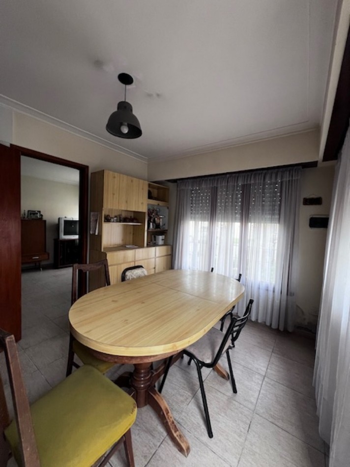 MAR DEL PLATA,  VENTA DUPLEX de 4  amb. CON PATIO, ENTRADA DE AUTO Y UN DORM. EN P.B. ,  ideal !!!