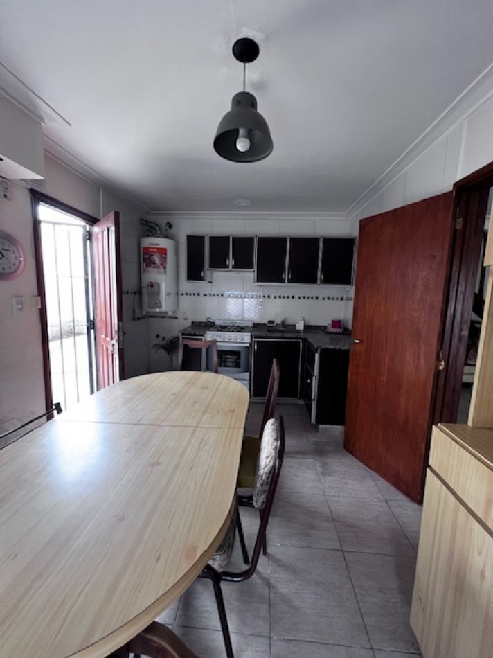 MAR DEL PLATA,  VENTA DUPLEX de 4  amb. CON PATIO, ENTRADA DE AUTO Y UN DORM. EN P.B. ,  ideal !!!
