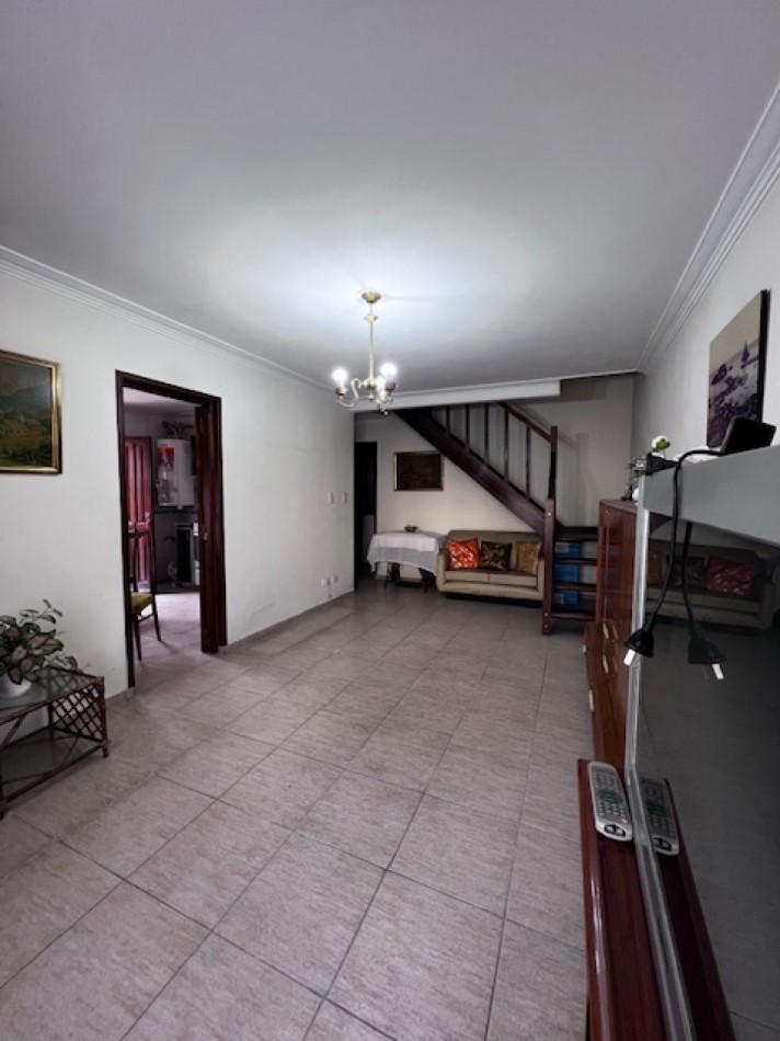 MAR DEL PLATA,  VENTA DUPLEX de 4  amb. CON PATIO, ENTRADA DE AUTO Y UN DORM. EN P.B. ,  ideal !!!