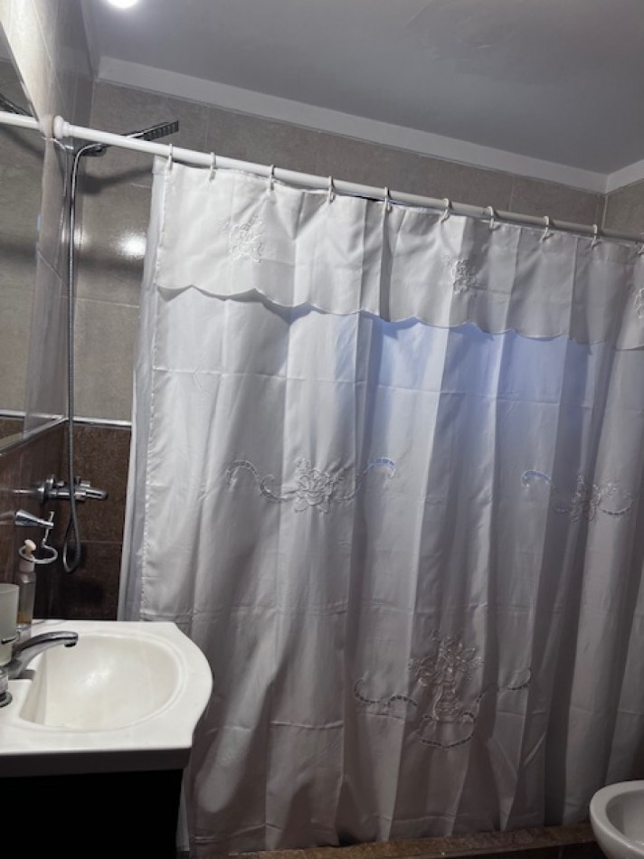 MAR DEL PLATA,  VENTA DUPLEX de 4  amb. CON PATIO, ENTRADA DE AUTO Y UN DORM. EN P.B. ,  ideal !!!