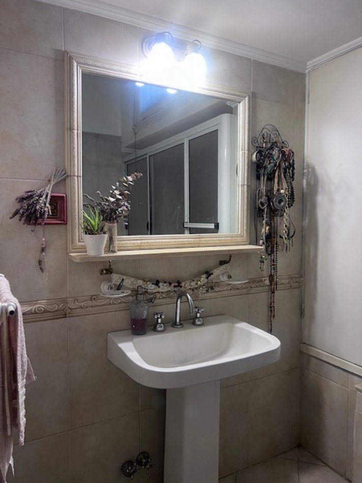 VENTA CHALET  ZONA GUEMES, A METROS DEL SHOPPING, CHALET TIPICO MDP, 3 amb. mas dependencias dobles con baño, garaje y patio 