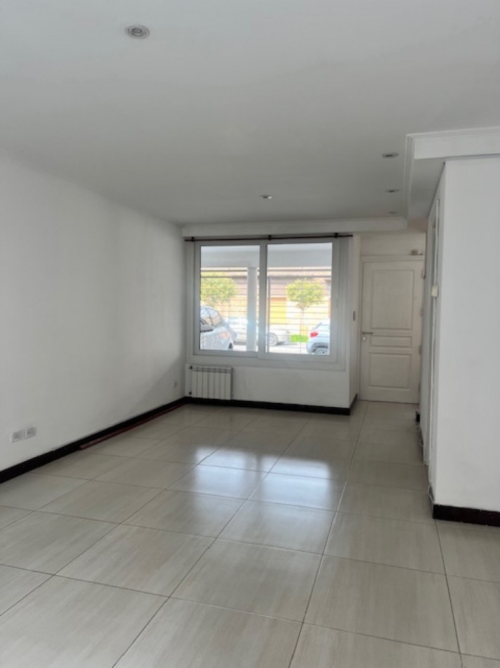 HERMOSO DUPLEX EN ALQUILER POR 24 MESES EN MAR DEL PLATA. 3 AMB. ENTRADA DE AUTO , PATIO Y BALCON 