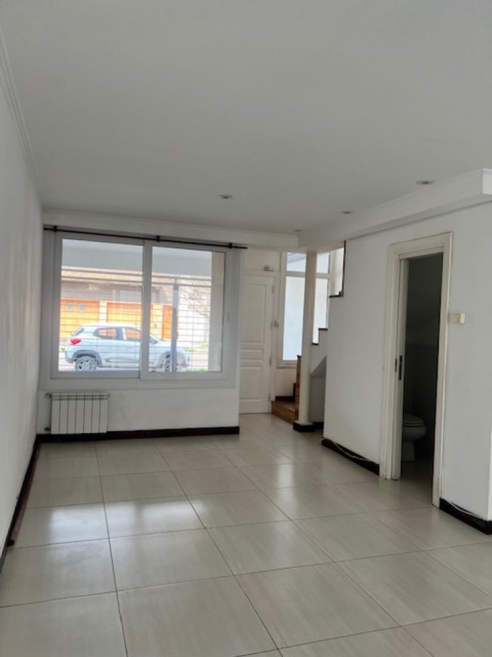 HERMOSO DUPLEX EN ALQUILER POR 24 MESES EN MAR DEL PLATA. 3 AMB. ENTRADA DE AUTO , PATIO Y BALCON 