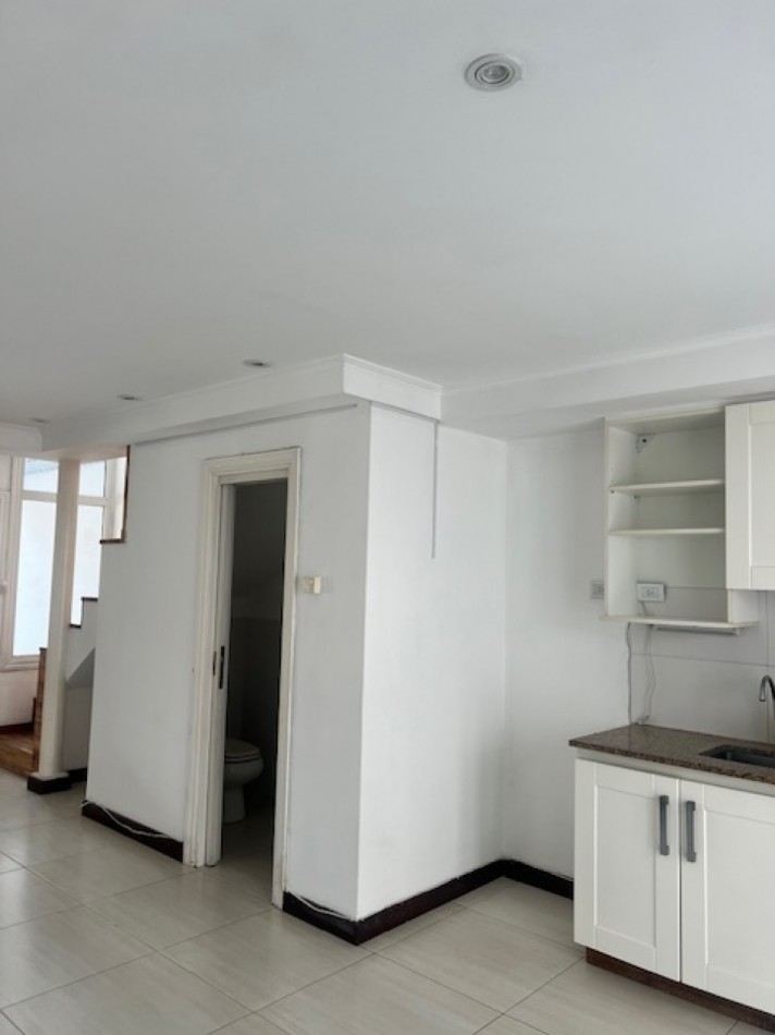 HERMOSO DUPLEX EN ALQUILER POR 24 MESES EN MAR DEL PLATA. 3 AMB. ENTRADA DE AUTO , PATIO Y BALCON 