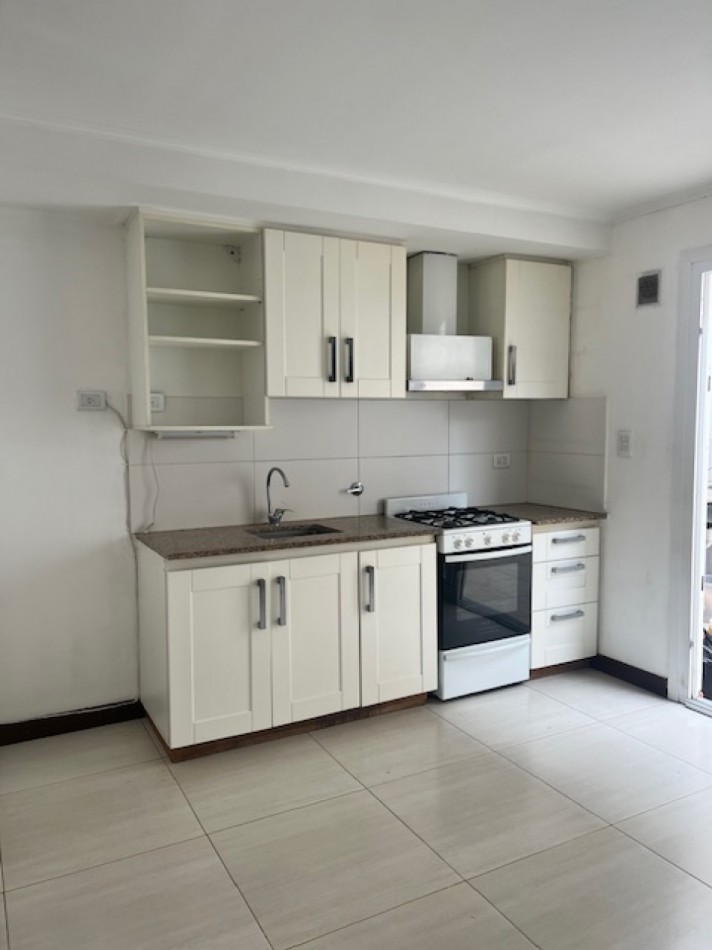HERMOSO DUPLEX EN ALQUILER POR 24 MESES EN MAR DEL PLATA. 3 AMB. ENTRADA DE AUTO , PATIO Y BALCON 