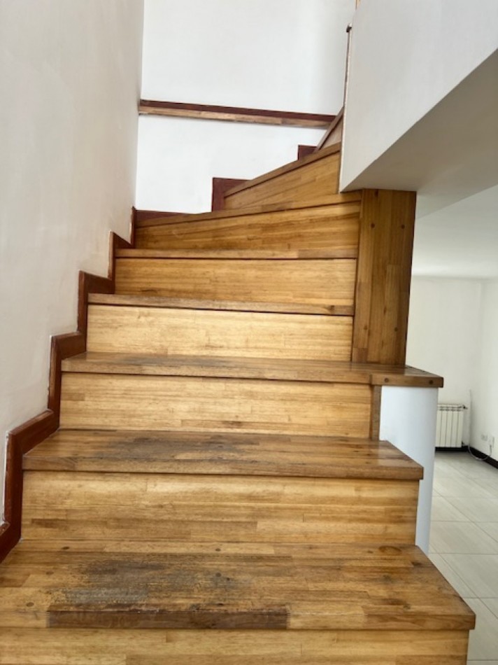HERMOSO DUPLEX EN ALQUILER POR 24 MESES EN MAR DEL PLATA. 3 AMB. ENTRADA DE AUTO , PATIO Y BALCON 