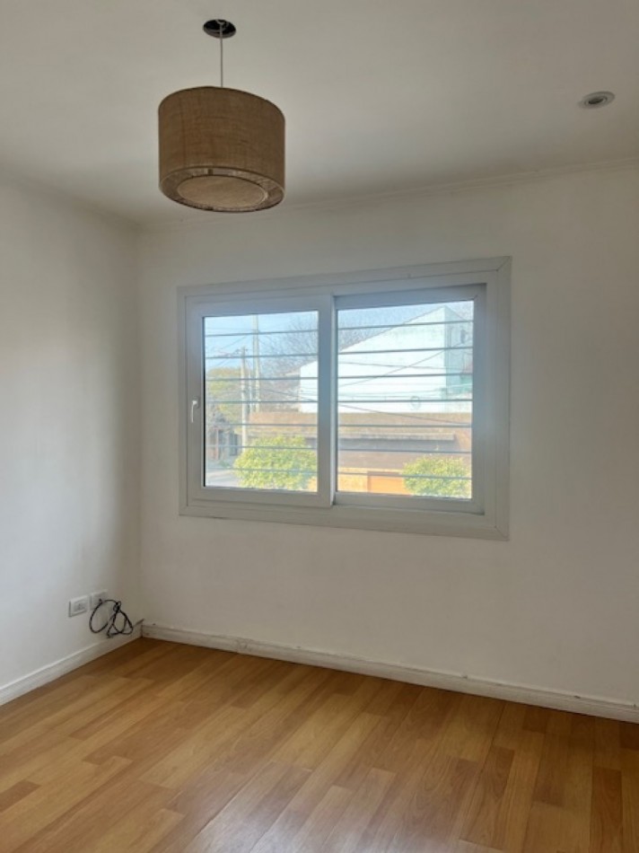 HERMOSO DUPLEX EN ALQUILER POR 24 MESES EN MAR DEL PLATA. 3 AMB. ENTRADA DE AUTO , PATIO Y BALCON 