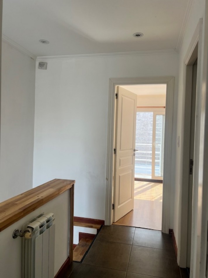 HERMOSO DUPLEX EN ALQUILER POR 24 MESES EN MAR DEL PLATA. 3 AMB. ENTRADA DE AUTO , PATIO Y BALCON 