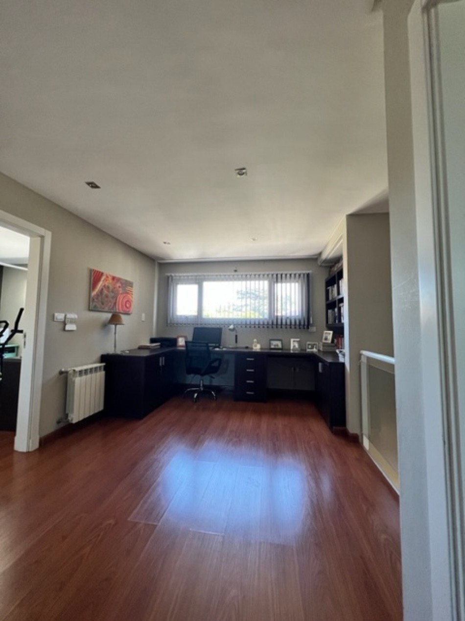 VENTA MAR DEL PLATA, PARQUE LURO !!!!! CASA CORTE MODERNO, MINIMALISTA, 4 AMB. GARAGE PARA 2 AUTOS , PARRILLA Y JARDIN