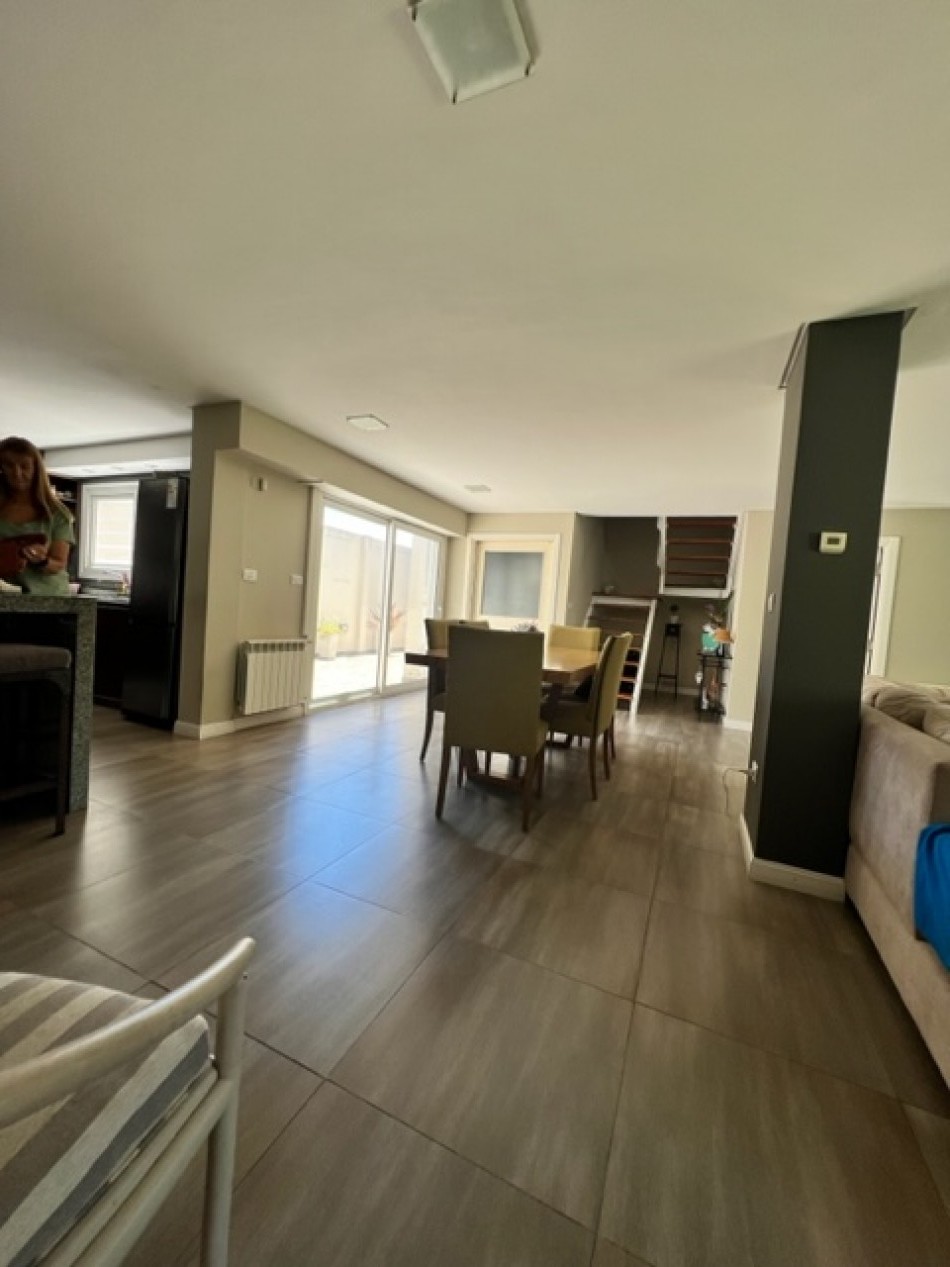 VENTA MAR DEL PLATA, PARQUE LURO !!!!! CASA CORTE MODERNO, MINIMALISTA, 4 AMB. GARAGE PARA 2 AUTOS , PARRILLA Y JARDIN