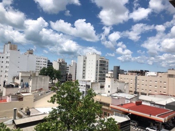 VENTA DPTO. CON RENTA !!!,  DPTO. 2 AMB. CON DEPENDENCIAS !!!!! AL FRENTE,  IMPEC. PZA. COLON. CON RENTA!