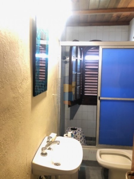 chalet playa grande, parque, garaje doble y departamento de entrada independiente.